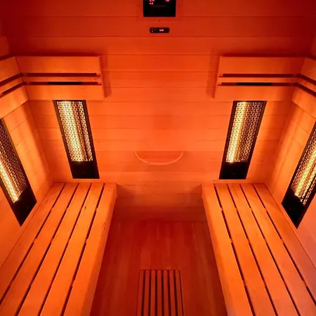 Wellnesshonezovice Guest house